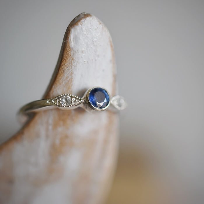 Anillo hojas