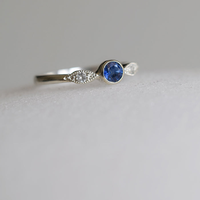 Anillo hojas
