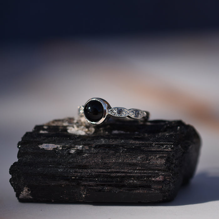 Anillo Onix y zafiros