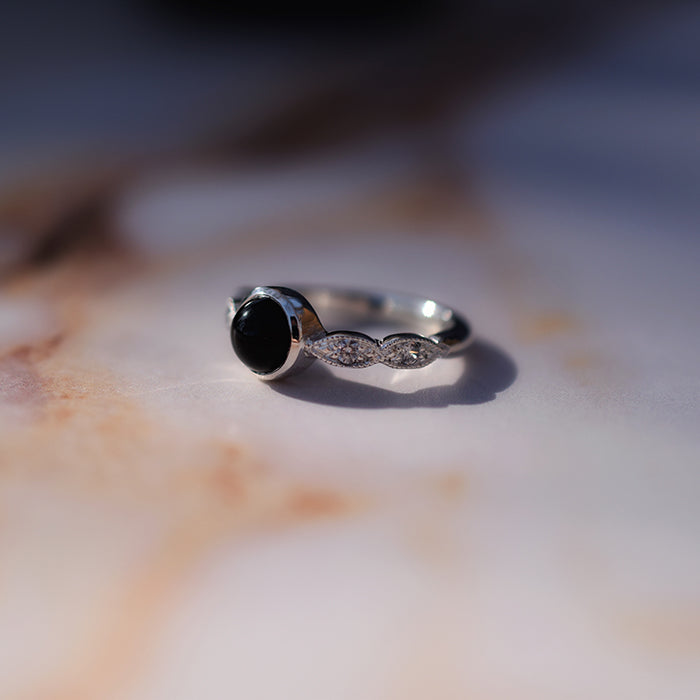 Anillo Onix y zafiros