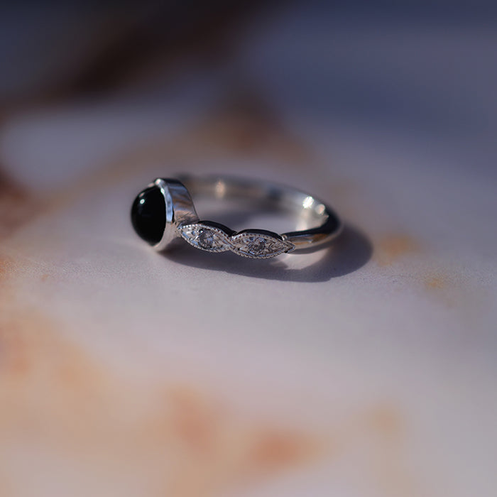 Anillo Onix y zafiros