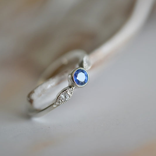 Anillo hojas