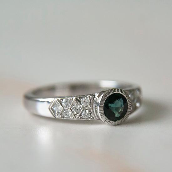 Anillo turmalina y zafiros