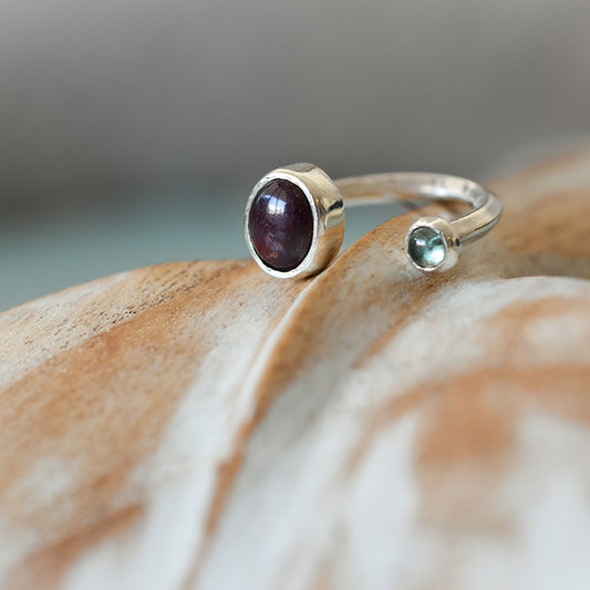 Anillo raiz rubi y turmalina celeste